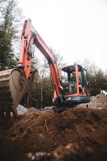 Excavator vs Backhoe: What’s the Difference?